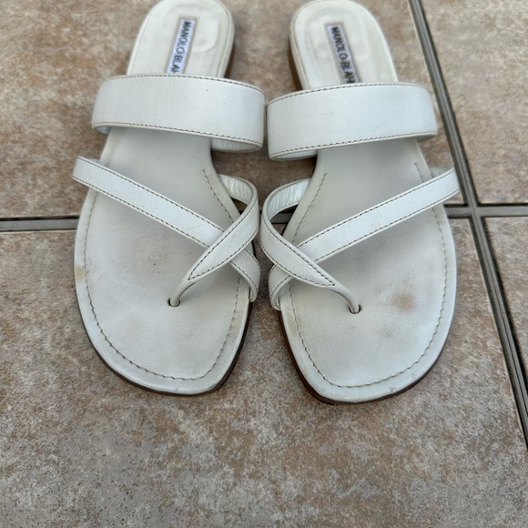 Manolo Blahnik
Susa Flat Leather Sandals - Picture 6 of 15